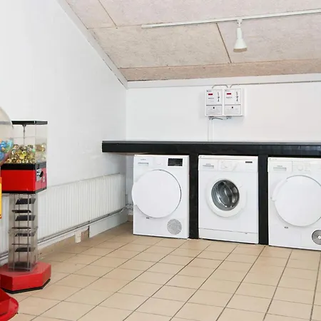 6 Person On A In Hemmet