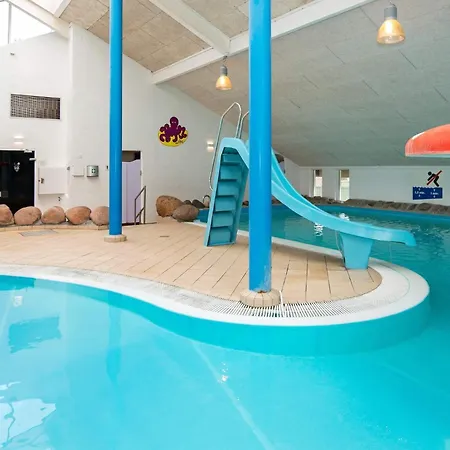 6 Person On A In * Hemmet