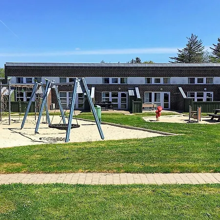 6 Person On A In Hemmet