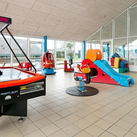 6 Person On A In Hemmet